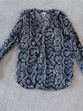 Joie Womens Black and Gray Snake Print silk Blouse